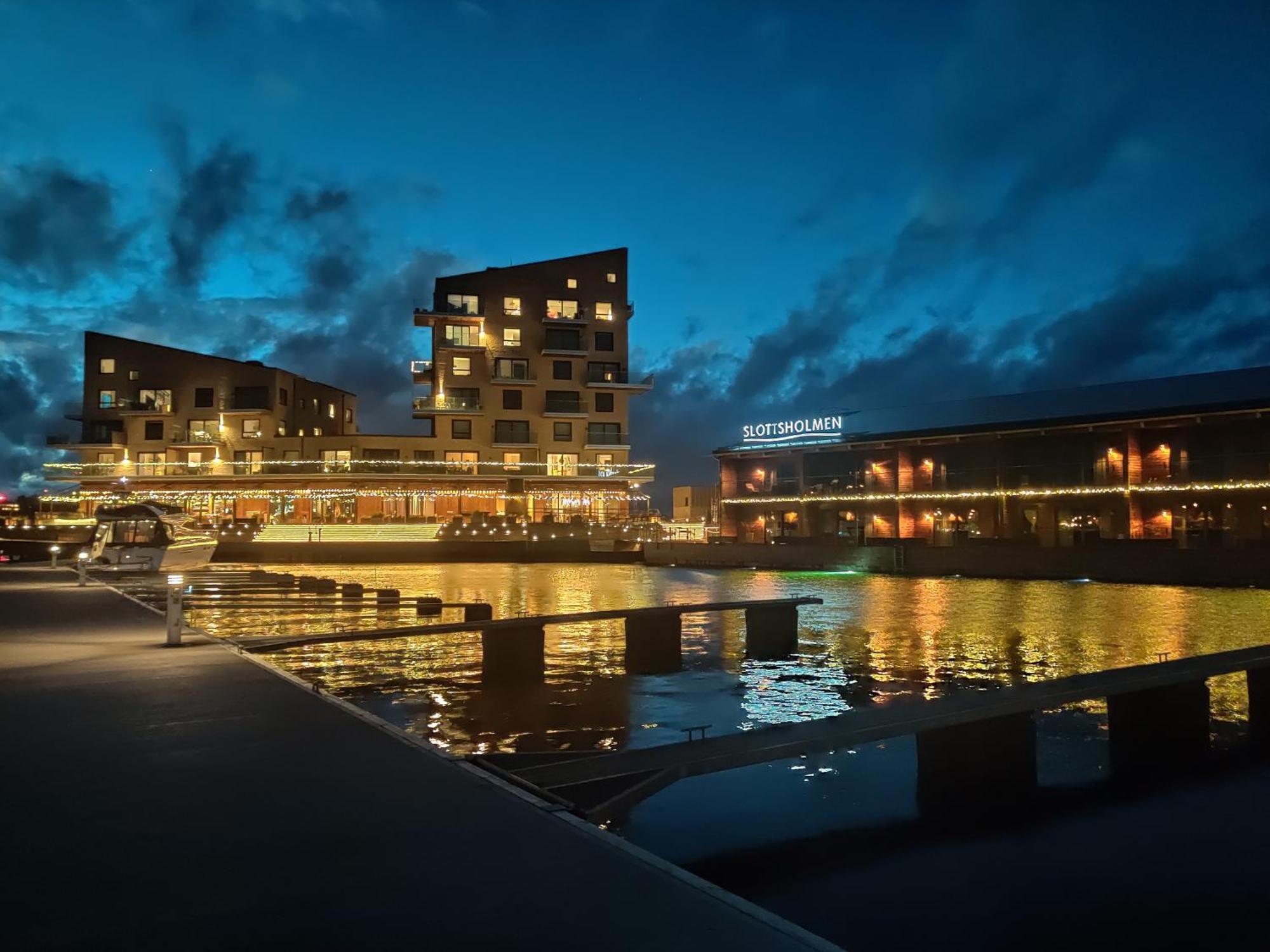 Slottsholmen Hotell Och Restaurang Västervik Buitenkant foto