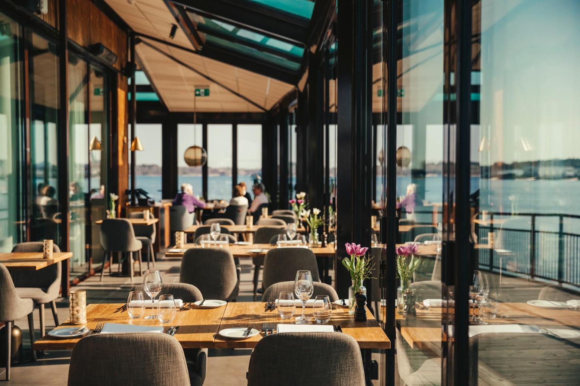 Slottsholmen Hotell Och Restaurang Västervik Buitenkant foto