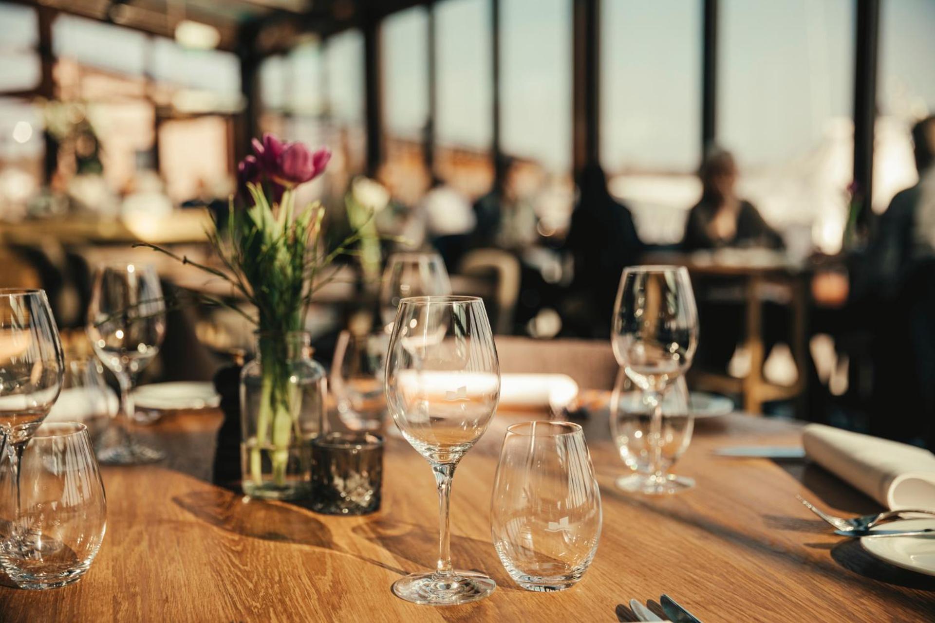 Slottsholmen Hotell Och Restaurang Västervik Buitenkant foto